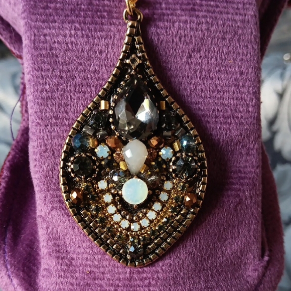 Elegant Pendant Necklace Beautiful Crystals - Picture 1 of 4